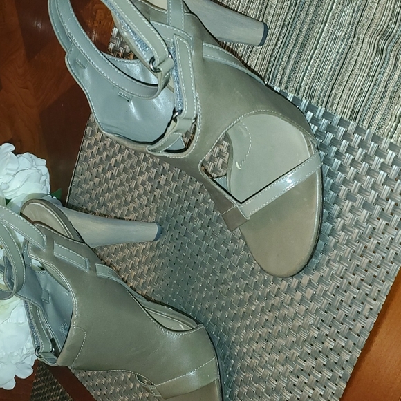 BCBGMaxAzria Platform Opentoe Sandal Sz 8 - Picture 10 of 12